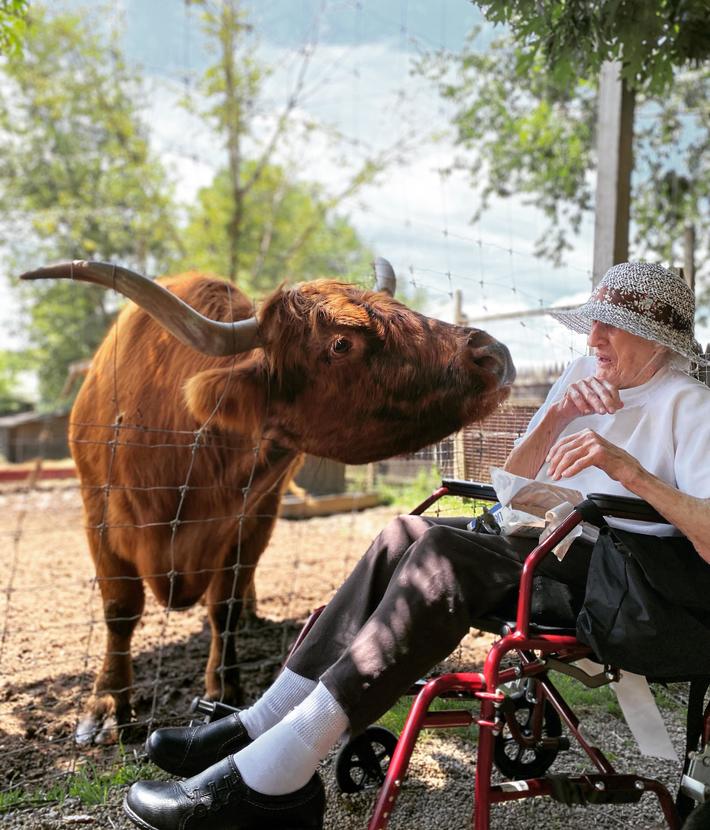 I took my 96yo grandma to the petting zoo today. She made a new friend!