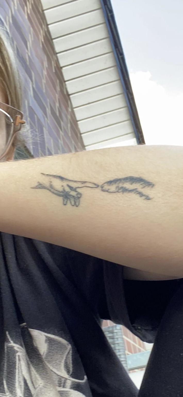 A friend of me got a new tattoo. I'm dying