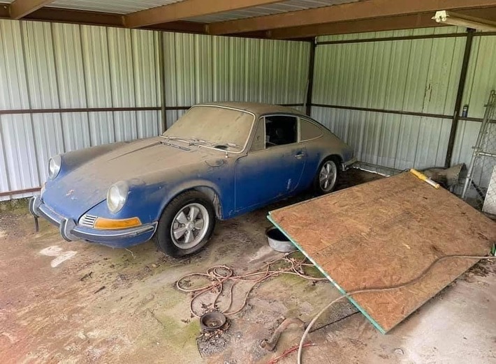 Found this just sitting there in a barn, I can’t believe my luck... The best part is that there were two of them, two full 4x8 sheets of OSB board!