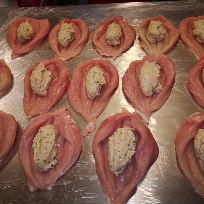 So my parents own a restaurant and this is their latest food pic of stuffed chicken breasts for their socials. Should I let them know….?