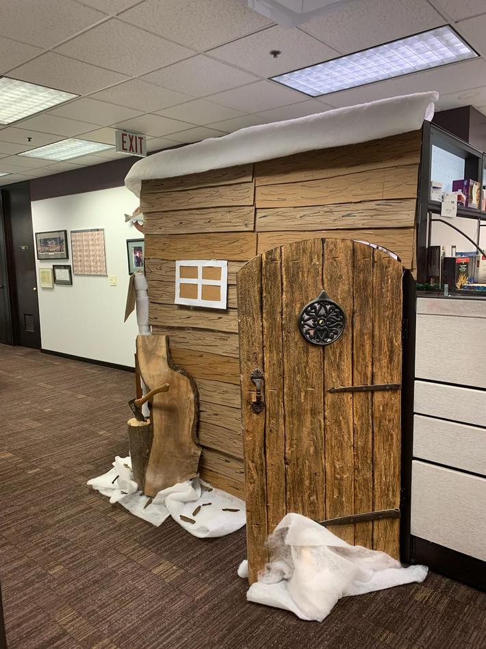 My brother won the cubical decorating competition this year.