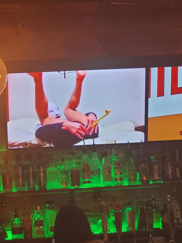 The TV froze at the perfect time at the bar tonight. It was like this for over 30 minutes before they noticed...