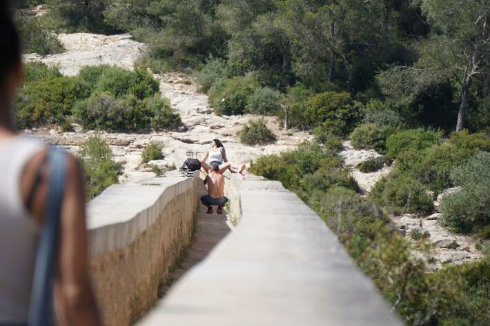 (OC) While hiking, my friend and I found a wildlife photographer that took an interesting picture ...