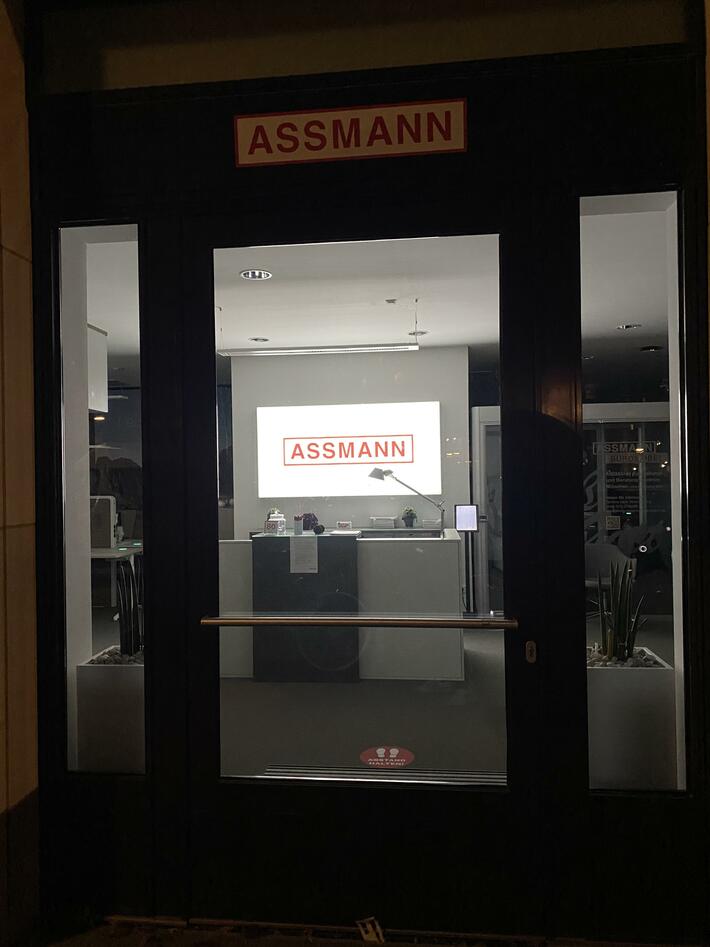 I wonder what he does for a living…